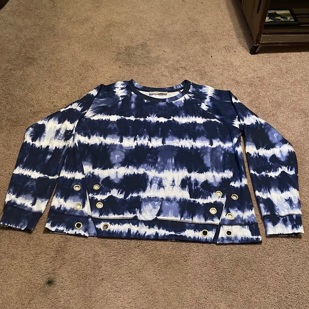 kind of tie dye striped shirt